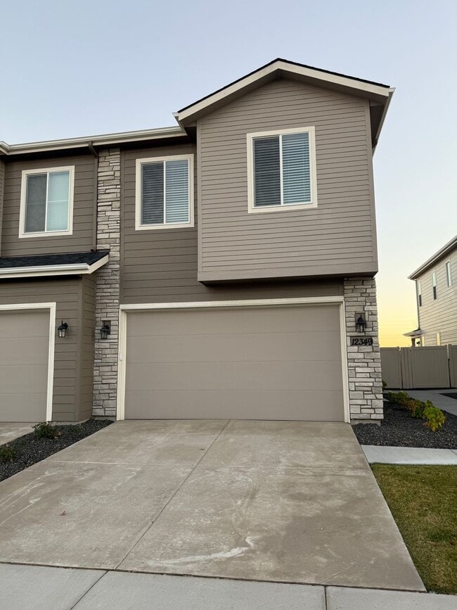 Building Photo - Modern Townhouse for Rent in Desirable Star - 3 Bedroom and 2.5 Bathroom