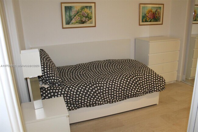 Building Photo - 881 Ocean Dr