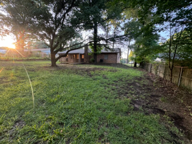 Building Photo - 1302 Blueridge Pkwy