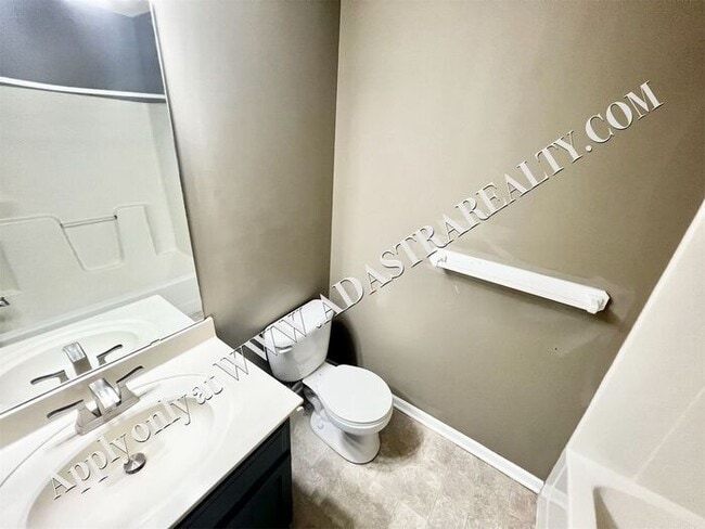 Building Photo - Spacious Shawnee Townhome 3 Bed/3 Bath-Ava...