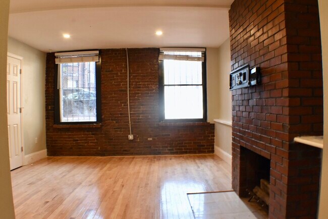 Building Photo - 31 Fairfield St