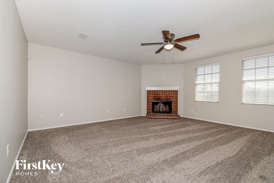 Building Photo - 609 Rosemary Dr