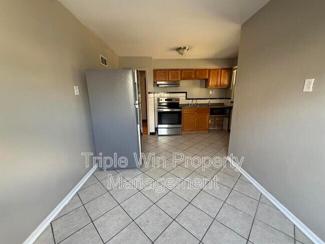 Building Photo - 7417 Pleaseway Dr
