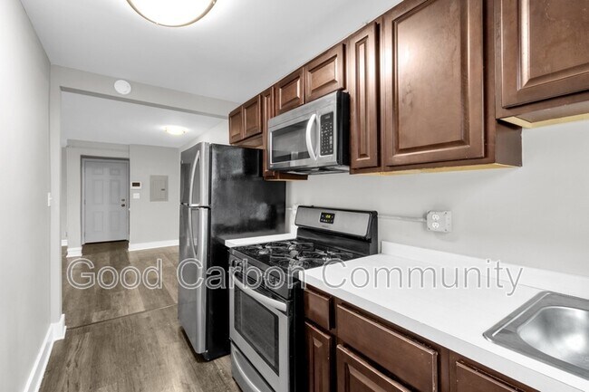 Building Photo - 1015 Amherst St