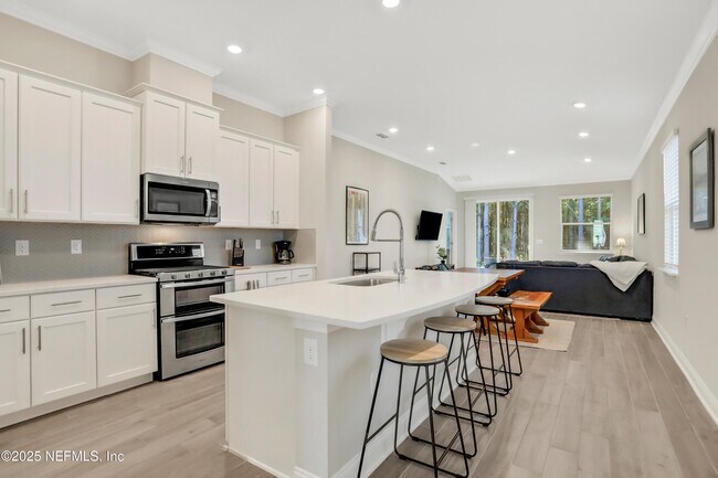 Building Photo - 404 Thistleton Wy