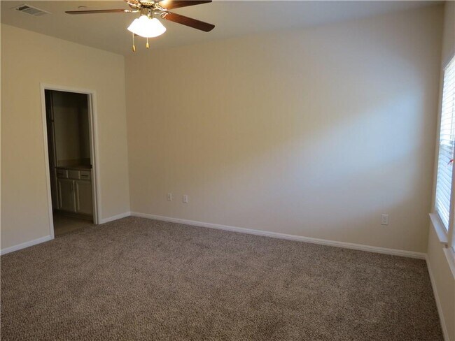 Building Photo - 2304 S Lakeline Blvd