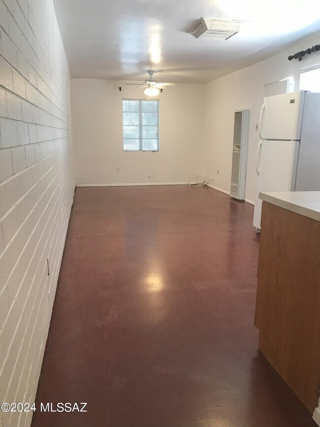 Building Photo - 720 N Irving Cir