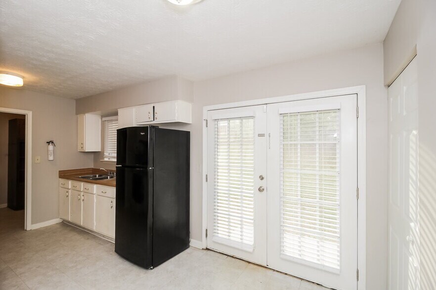 Building Photo - 243 Sedgefield Dr