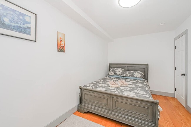 Building Photo - 479 Putnam Ave