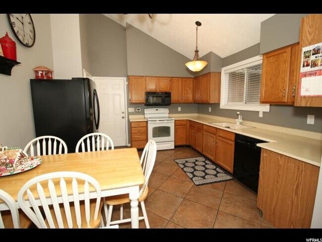 Building Photo - 4 br, 3 bath House - 1179 W 8830 S