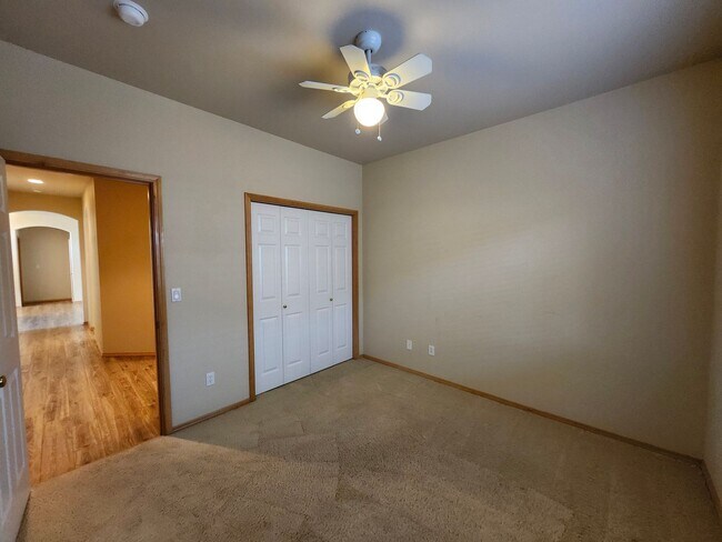 Building Photo - Stunning Home close to biking and walking paths!