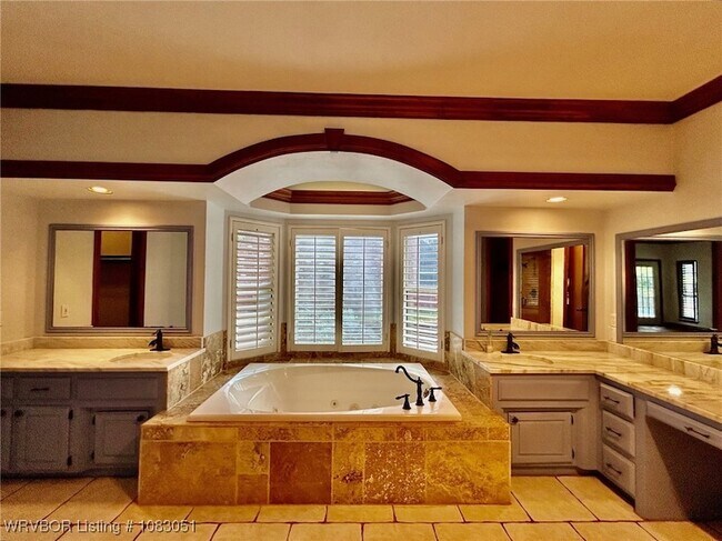 Building Photo - 1808 Oak Forest Dr