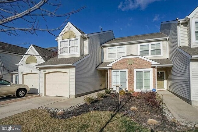 Building Photo - 2403 Doral Dr