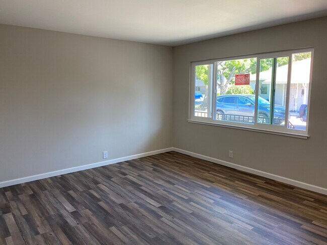 Wood floors - 462 Kuehnis Dr