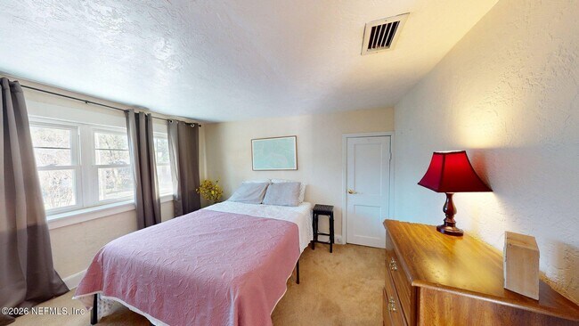 Building Photo - 231 W 10th St