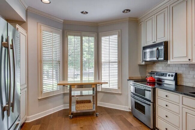 Building Photo - 107 Westover Park Ct