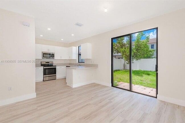 Building Photo - 3326 W 112th St