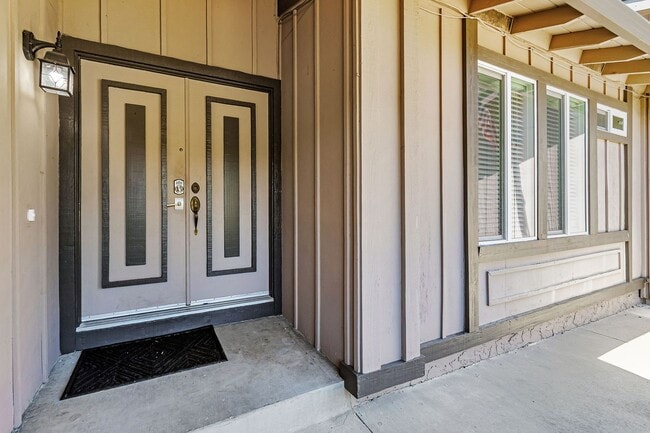 Building Photo - Saratoga Gem - 4BR Home Open Floor Plan & ...