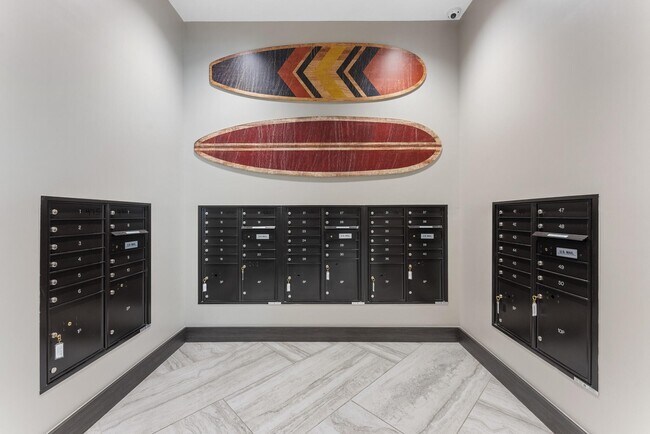 Building Photo - 485 E Royal Palm Rd