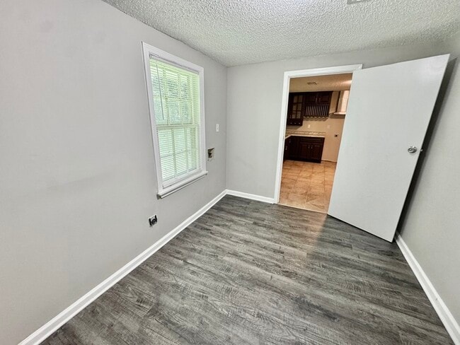 Building Photo - 791 Eyers Rd