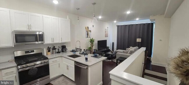 Building Photo - 512 W Montgomery Ave