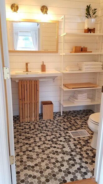 Master bath - 1236 Sunnymeade Dr