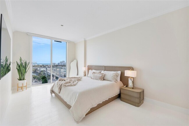 Building Photo - 1819 SE 17th St