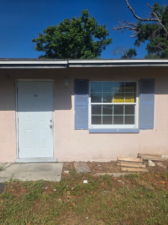 Building Photo - 3/2 DUPLEX