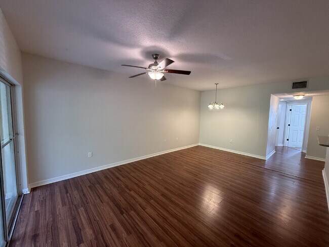 Building Photo - FIRST-FLOOR 3 BEDROOM CONDO IN VILLAGES OF BLOOMINGDALE!