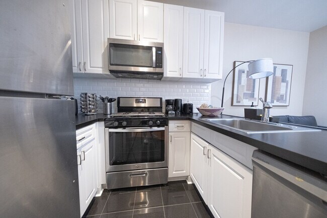 Building Photo - 230 W 113th St