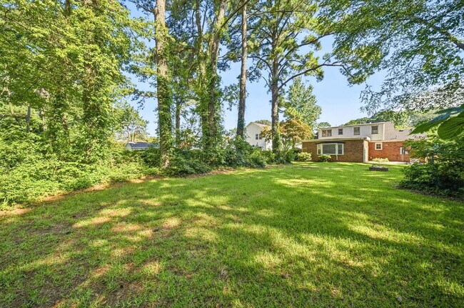 Building Photo - 4 Bedroom 2 Bathroom with large fenced in yard for Pets