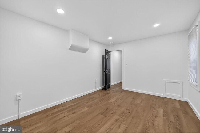 Building Photo - 2239 W Oxford St