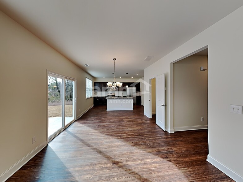 Building Photo - 15705 Thomas Rd