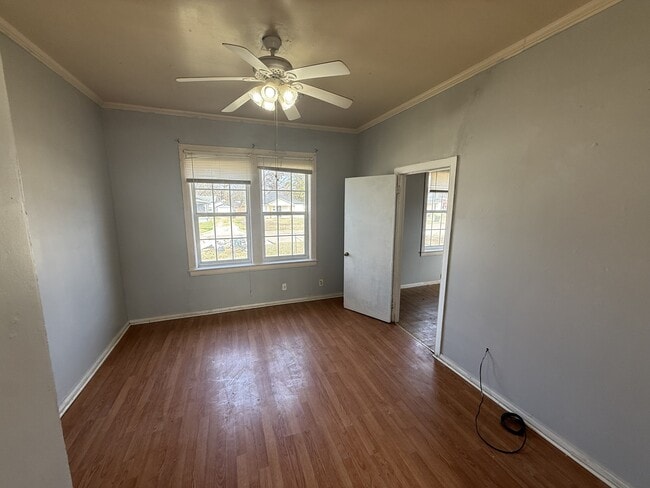 Building Photo - 323 N Stonewall Ave