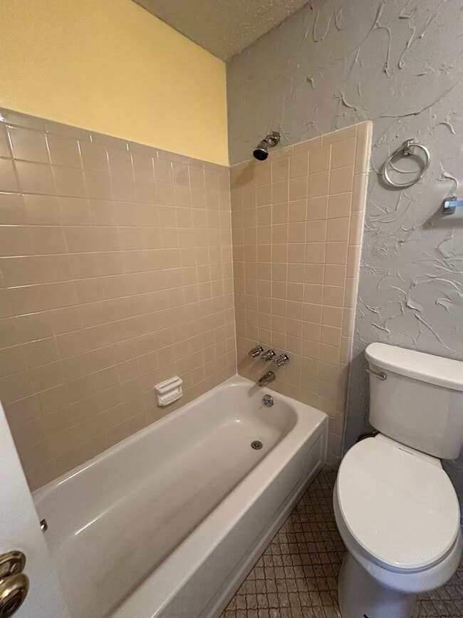 Building Photo - 743 Leicester Dr