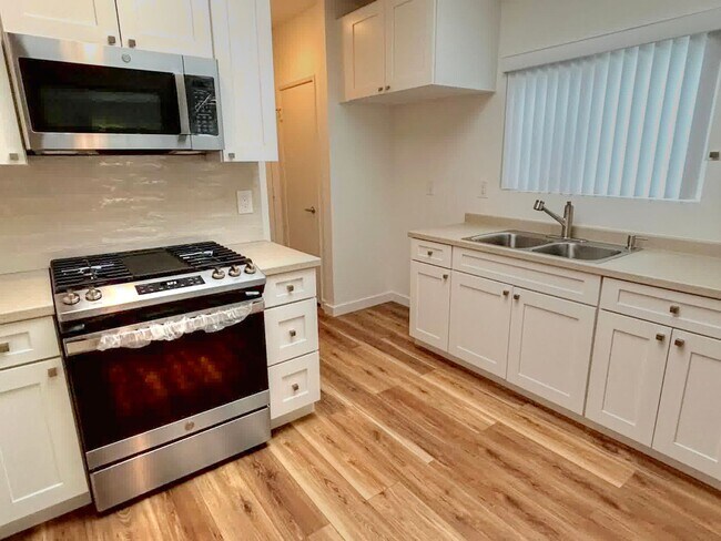 Building Photo - 33936 Alcazar Dr