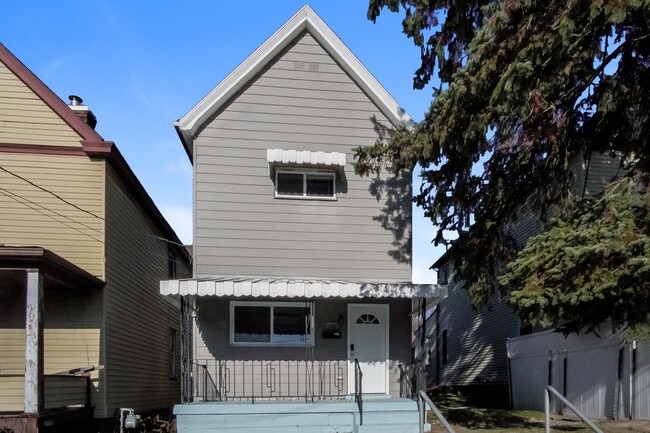 Building Photo - 1260 Summerlea Ave