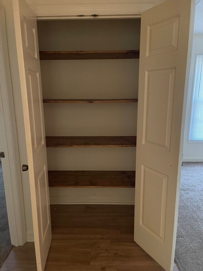 Building Photo - 3 Bedroom / 2 Bath Apt  Kingsport TN