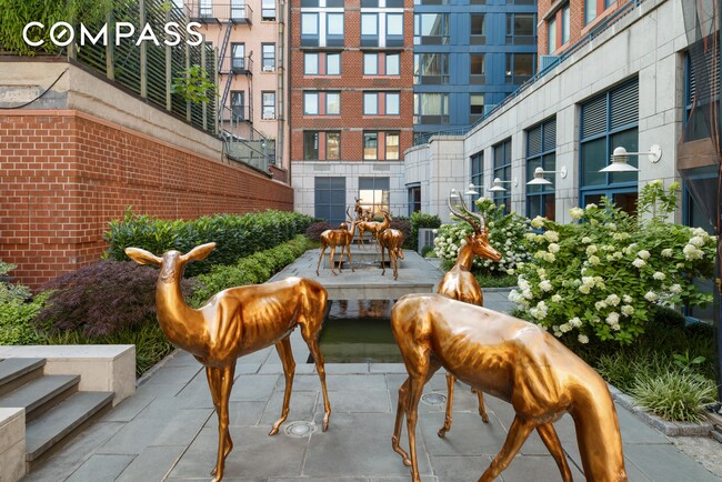 Building Photo - 404 E 76th St