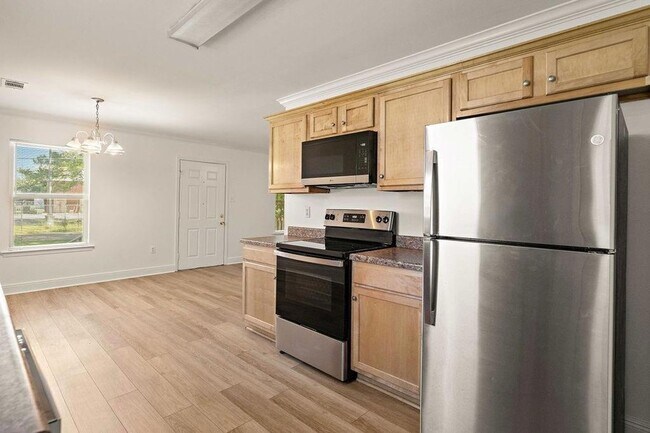 Building Photo - 403 W 33rd Ave