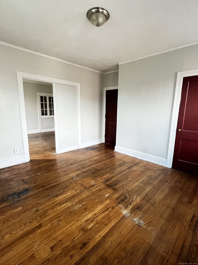 Building Photo - 143 Putnam St