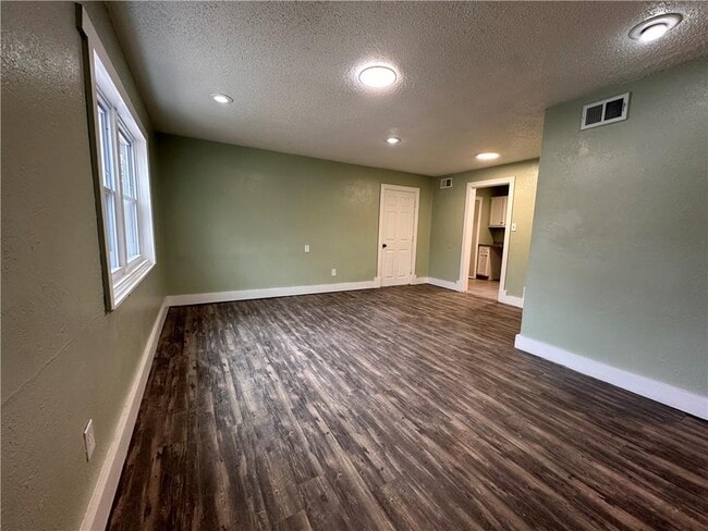 Building Photo - 2124 E 78th St