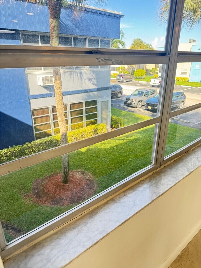 Building Photo - 266 Burgundy Ave