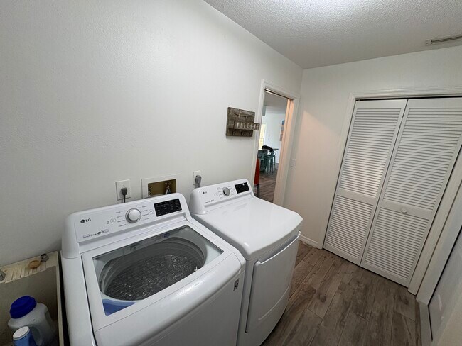 Building Photo - 6195 Pecan Rd