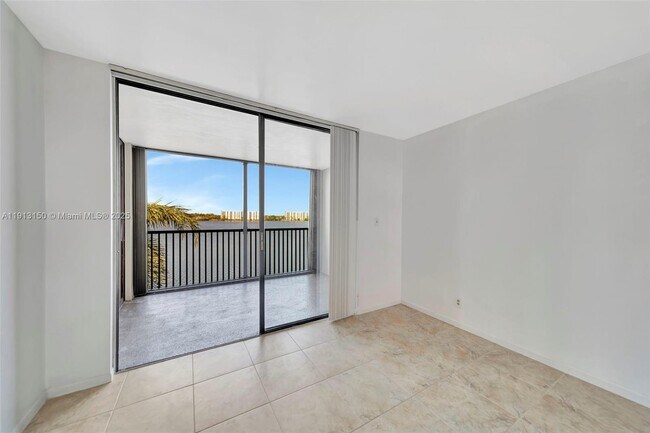 Building Photo - 117 Lake Emerald Dr