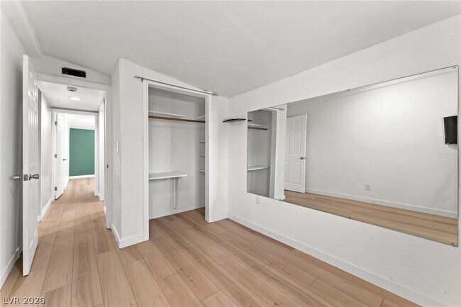 Building Photo - 605 L Ave