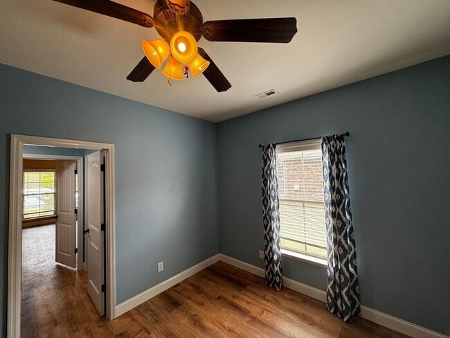 Building Photo - Near Redstone Arsenal Gate 1 with fence, storm shelter and AMAZING spa shower in primary suite