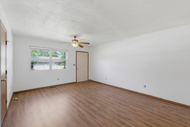 Building Photo - 2 Bed | 2 Bath | 1 Car Garage Home! 1000 sqft located in SPARTA!