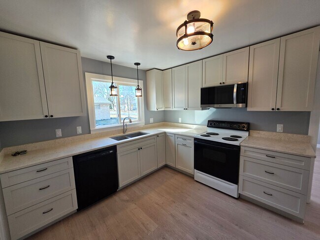 Building Photo - 367 Mohawk Ave