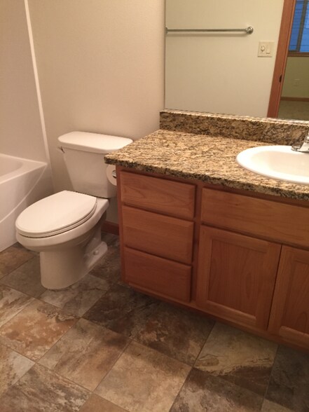 Building Photo - 1070 Klaskanine Ave